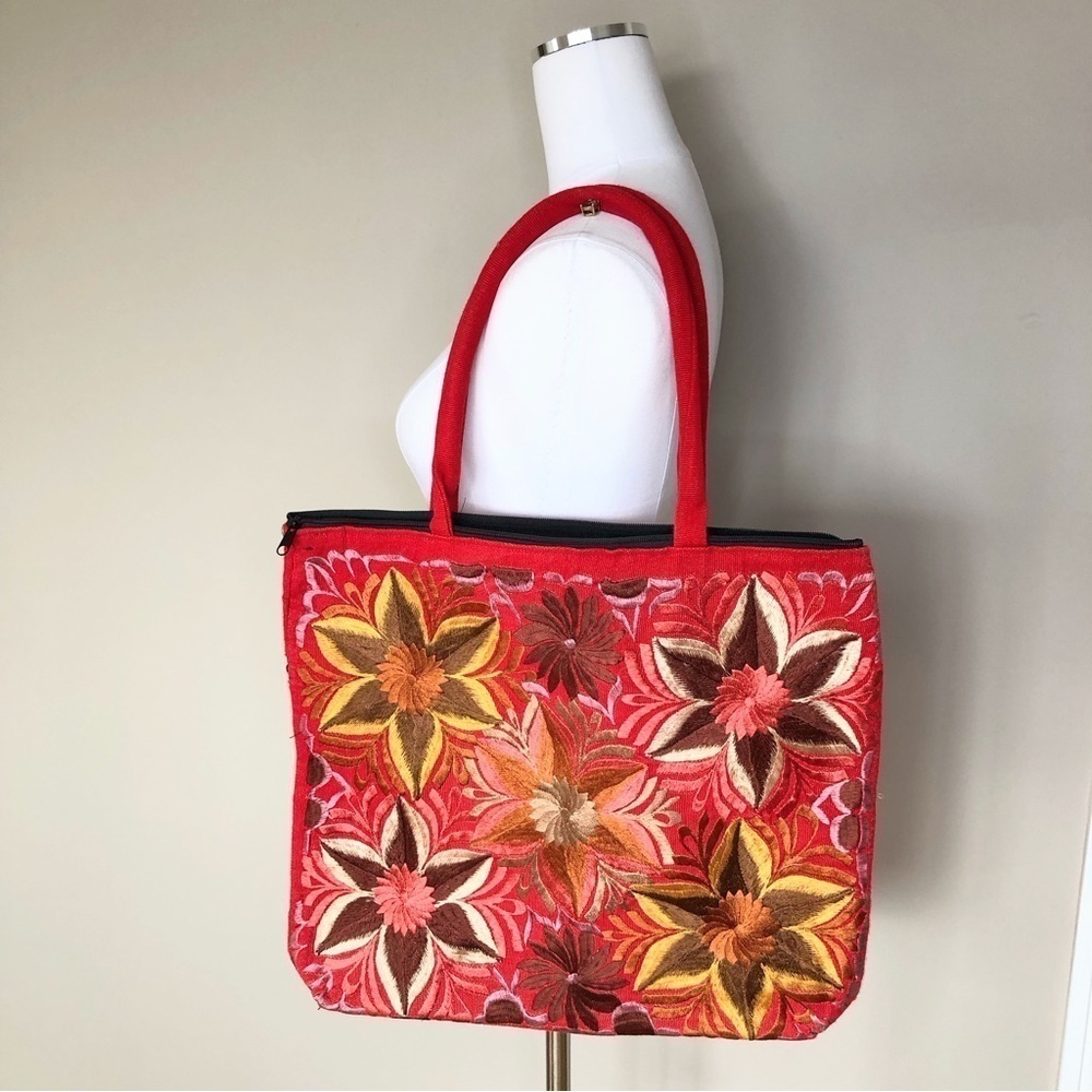 LIGHTWEIGHT large canvas multicolored floral embroidered tote bag NWOT